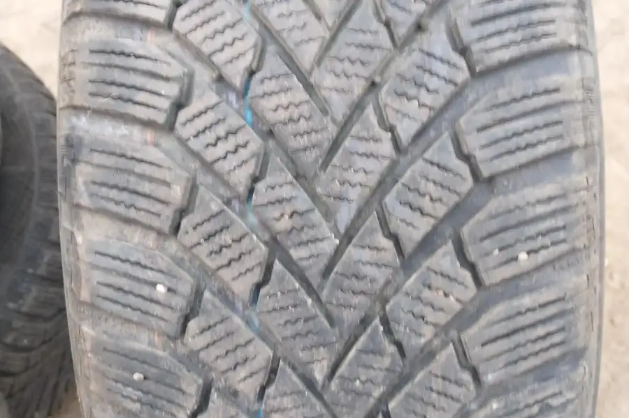 Зимові шини Continental 215/55 r16