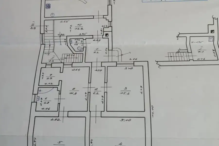 Продаж 2 поверхового будинку в центрі